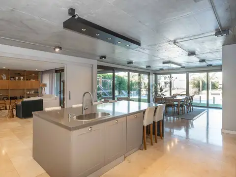 VENTA CASA NUEVO QUILMES 5 AMBIENTES AL AGUA