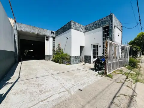 Galpón en venta en La Plata sobre Calle 38 [Cod: 00728]