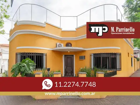Casa 4 Amb. con Jardín,Quincho,Terraza y Cochera – Excelente Ubicación- En Venta