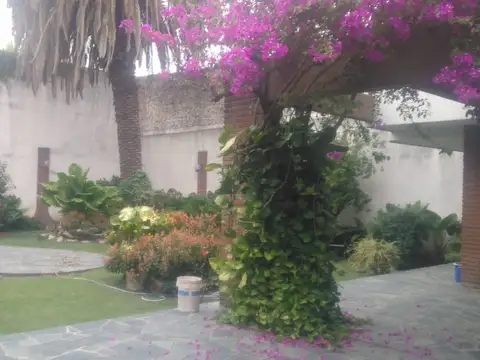 Casa 6 ambientes con 4 baños