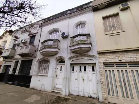 Casa en  VENTA de 3 / 4 dormitorios en Calle 27 de Febrero al 1800 - Rosario