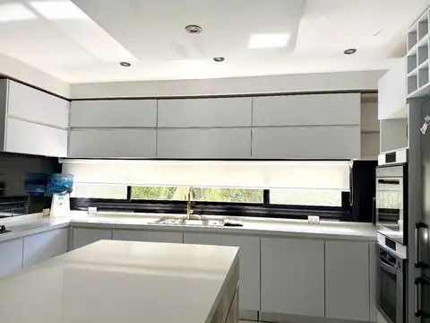 VENTA CASA +5 AMBIENTES LAGOS DE SAN ELISEO