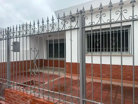 CASA EN VENTA 3 DORMITORIOS EN AMP. PUEYRREDON