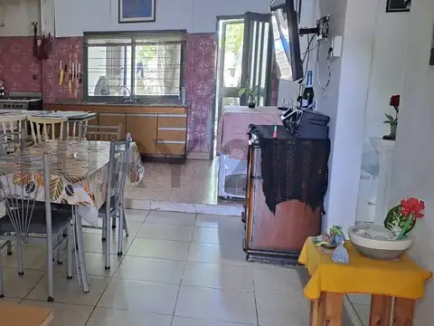 Venta Casa 3 Ambientes 2 Dormitorios Loma Hermosa Patio Jardín Terraza