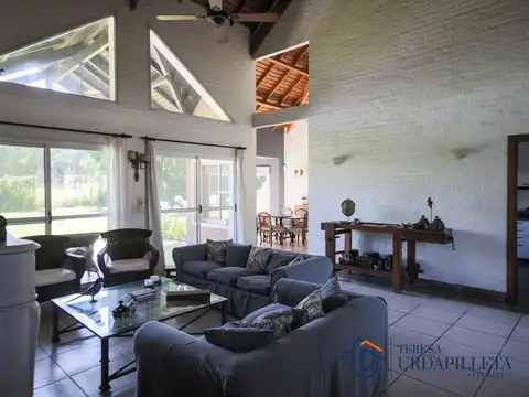 Casa a la Venta en Martindale C.C- 3 dormitorios - estilo clasico