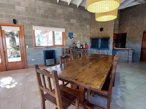 Venta casa 5 ambientes, lote 1400m2, terreno plano, zona tranquila. Girasoles del Limay, Dina Huapi