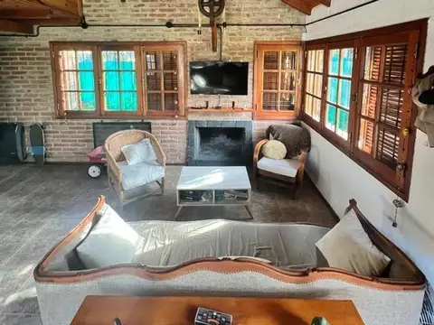 Casa 2 ambientes con 1 baño