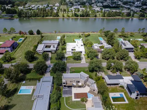 Casa en Puerto Roldan - Lote N° 174