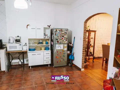 Venta Casa de 4 ambientes con Jardín -  El Palomar, Morón