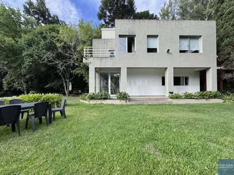 Casa en venta - 5 ambientes en Parque Leloir