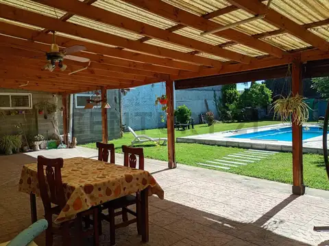 Casa 5 ambientes con 3 baños