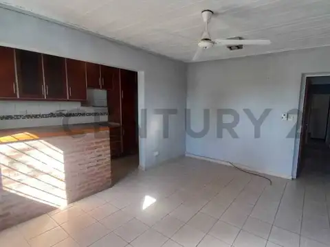 Casa 8 ambientes con 1 baño