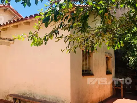 Casa 6 ambientes con 2 baños