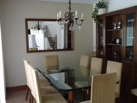 Casa 6 ambientes con 2 baños