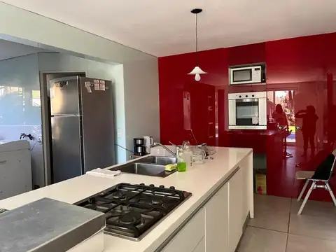 Casa en Venta con 3 cocheras
