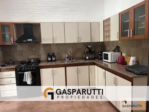 Casa en Alquiler con 2 cocheras