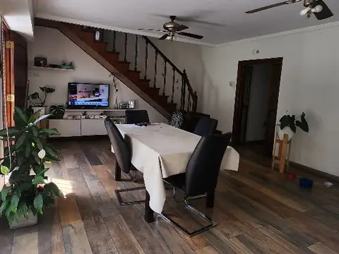 Vendo casa 4 Ambientes