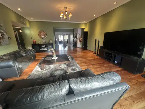 Casa 9 ambientes con 7 baños