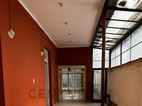 Casa 6 ambientes con 1 baño