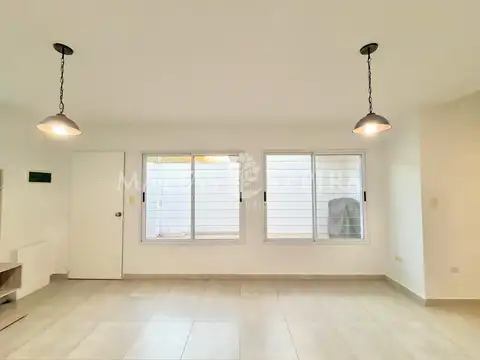 Depto Tipo Casa en Venta 8 años