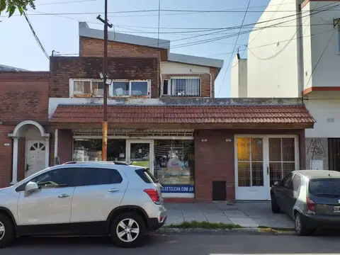 VENTA DE CASA 4 AMB. CON PATIO, GARAGE Y LOCAL