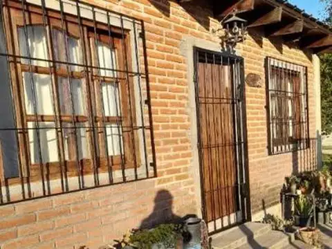 Casa monoambiente con inmenso parque en Alejandro Korn