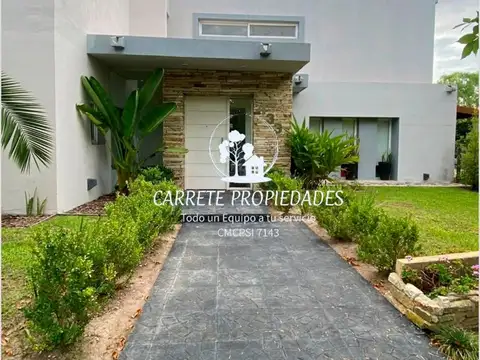 Casa en venta 7 ambientes y pileta. Barrio Santa Catalina. Benavídez