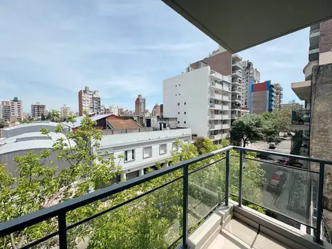 VENTA Amplio Departamento monoambiente dividido, balcón, lavadero Abasto
