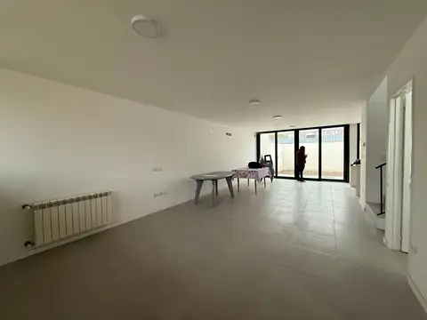 Casa en Alquiler con 1 cochera