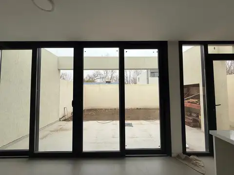 Casa 4 ambientes con 1 baño