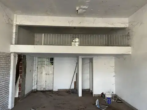 2 LOCALES COMERCIALES + TERRENO - CRUCE CASTELAR