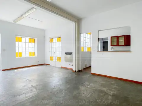 Bodega-Galpon con vivienda y patio Venta - Olivos