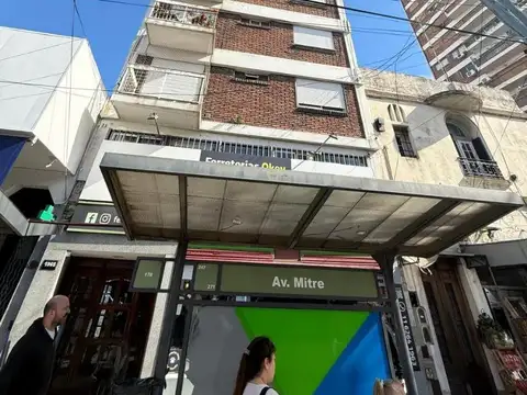 2 AMBIENTES SOBRE AVDA. MITRE AL FRENTE APTO PREFESIONAL