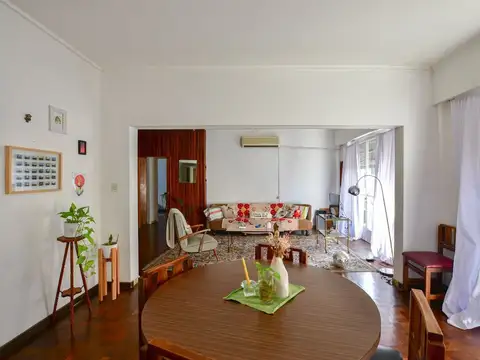 Departamento de 4 dormitorios y terraza EN VENTA