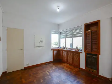 Departamento de 4 dormitorios y terraza EN VENTA