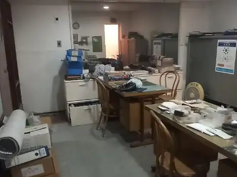 Tremendo Galpón 650m2 con Local y Oficinas