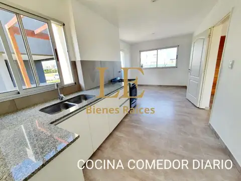 Casa en Alquiler con 4 cocheras