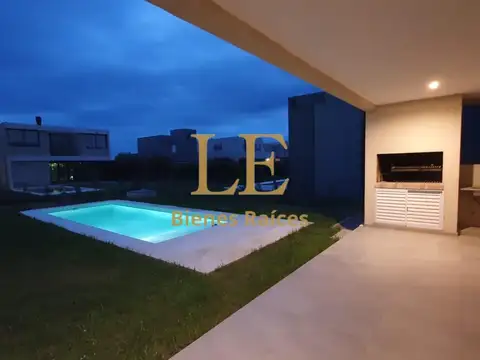 Casa en Alquiler de 3 dormitorios