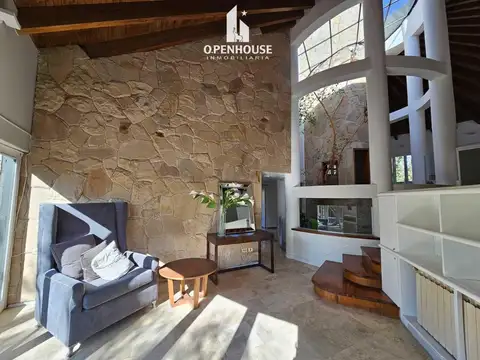 Casa 9 ambientes con 4 baños