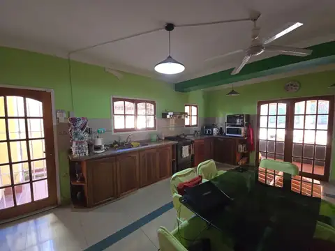 Casa 7 ambientes con 3 baños