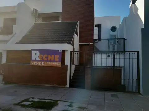 CASA EN DOS PLANTAS, 3 DORM. FONDO,