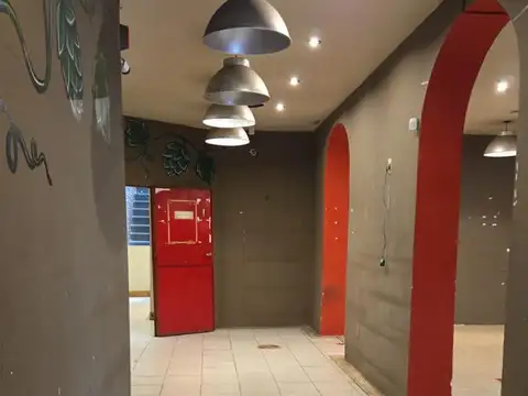Local en Alquiler en Parque Chacabuco, $ 2.500.000