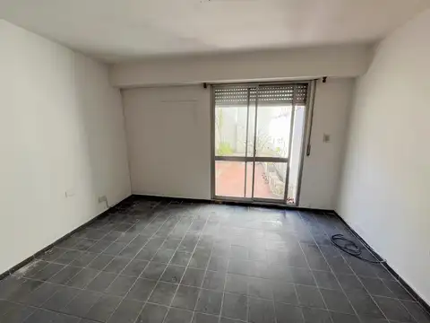 Departamento en Alquiler en Azcuenaga, $ 400.000