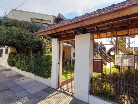 Munro Este - Luminoso  Monoambiente con Cochera en Complejo con jardines!