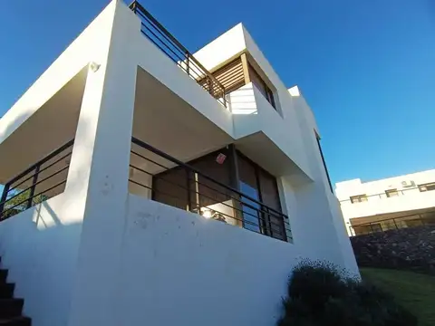 VENTA CASA 2 DORM PILETA VILLA ALLENDE GOLF