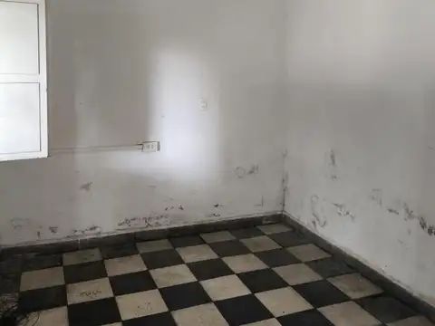 VENDO CASA BARRIO 11 DE MARZO 4 DORMITORIOS