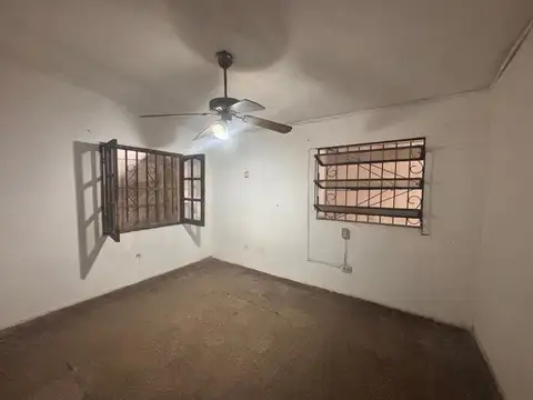 Casa 6 ambientes con 2 baños