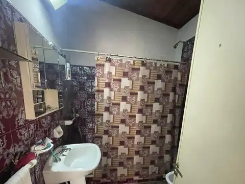 CASA 3 AMBIENTES SOBRE LOTE DE 10 X 40 EN ISIDRO CASANOVA