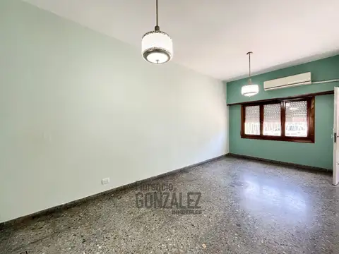 Depto Tipo Casa en Alquiler en Lomas Del Mirador, $ 760.000