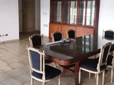 SEMI PISO EN VENTA ZONA FACULTAD DE DERECHO : TRES DORMITORIOS Y COCHERA DOBLE.